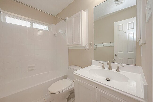 Building Photo - 1618 Savannah Dr