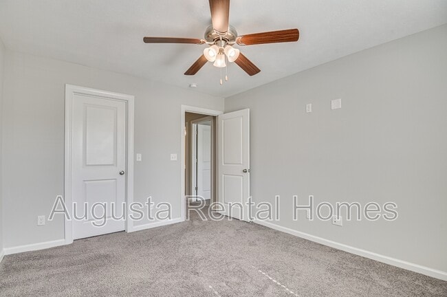 Building Photo - 909 Chesford Dr