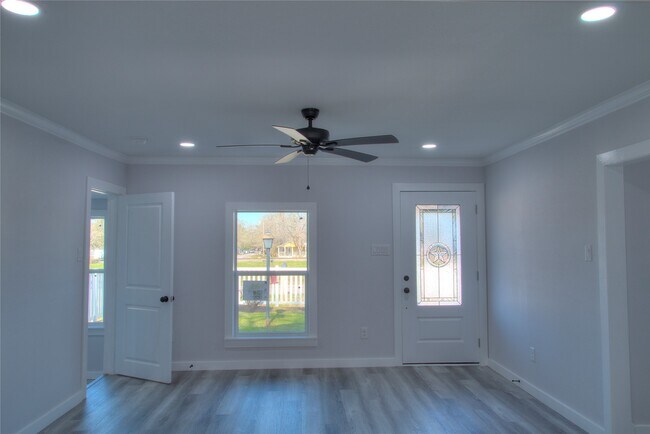 Building Photo - 415 Perkins Ave