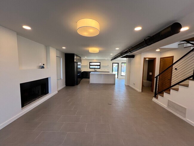 Building Photo - POOL HOME IN SHEFFIELD ESTATES!