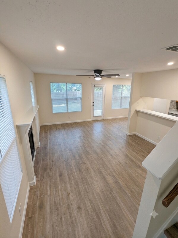 Building Photo - 13303 Lyndhurst St