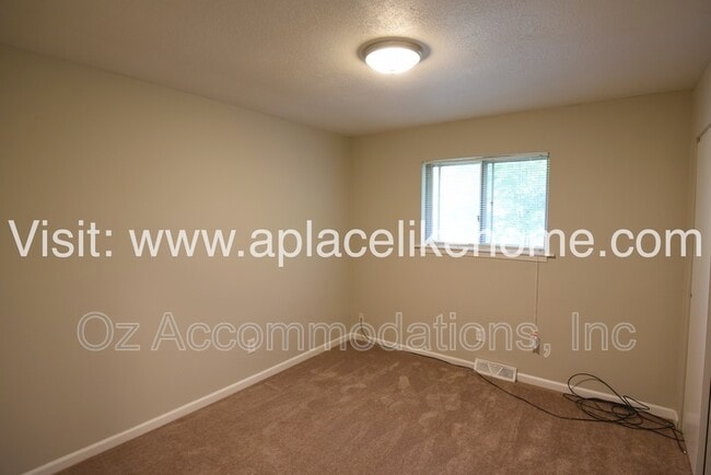 Building Photo - 5521 Perry Ln