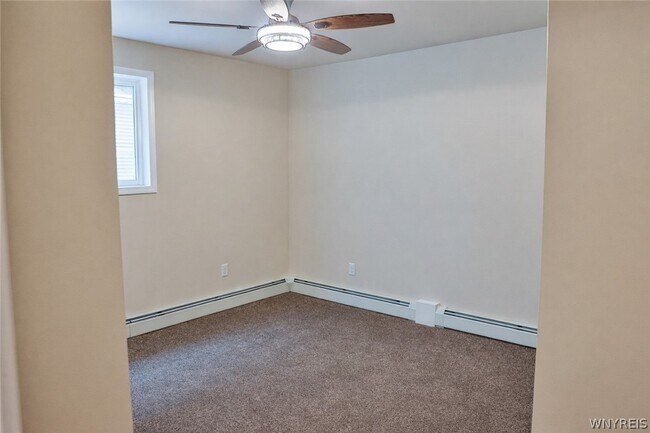 Building Photo - 21 Center St