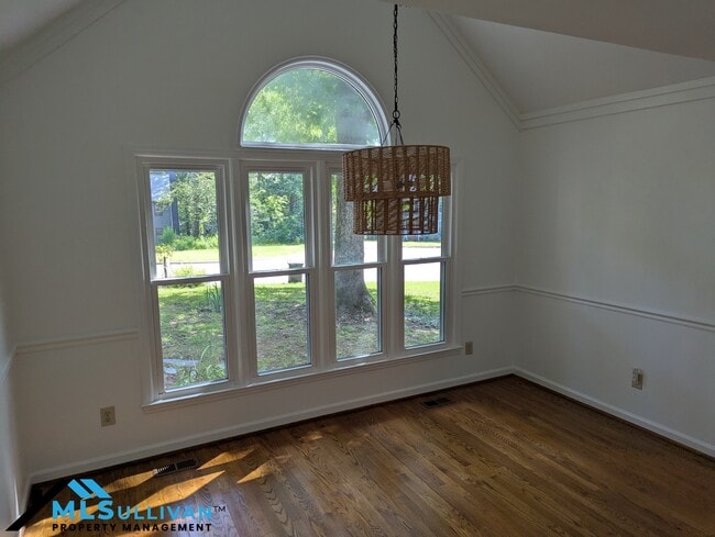 Building Photo - 5408 Ravenswood Pl