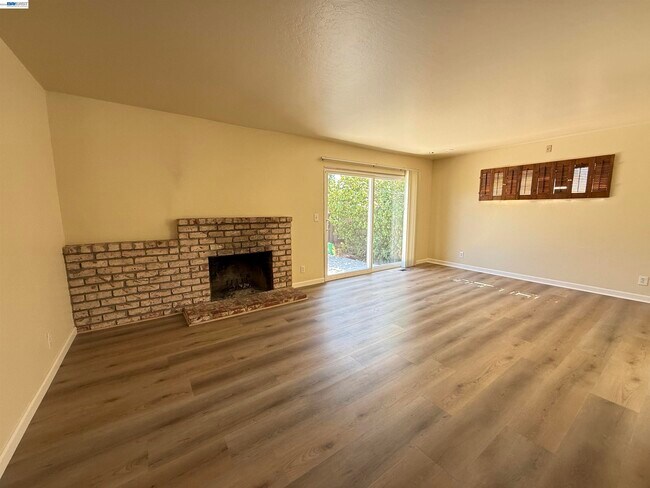 Building Photo - 1420 Primrose Way