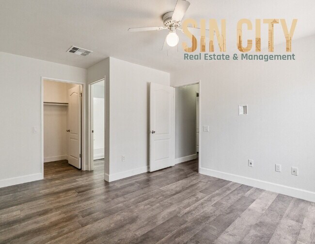 Building Photo - "Spacious 2-Bed, 2-Bath Condo Retreat on W...