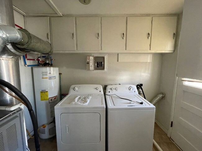 Building Photo - 2 bedroom unit across street from KSU Camp...