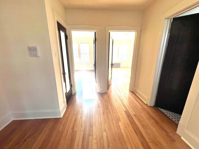 Building Photo - West Ridge Renovated Two Bedroom One Bath