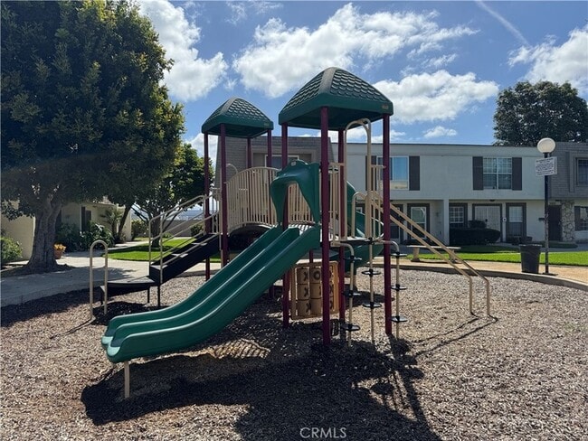 Building Photo - 11115 Slater Ave