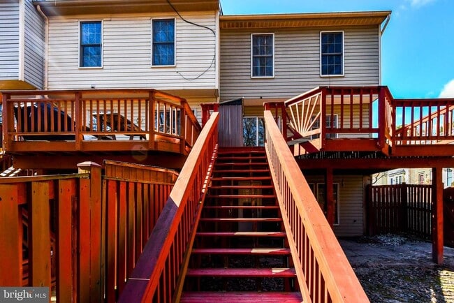 Building Photo - 2156 Commissary Cir