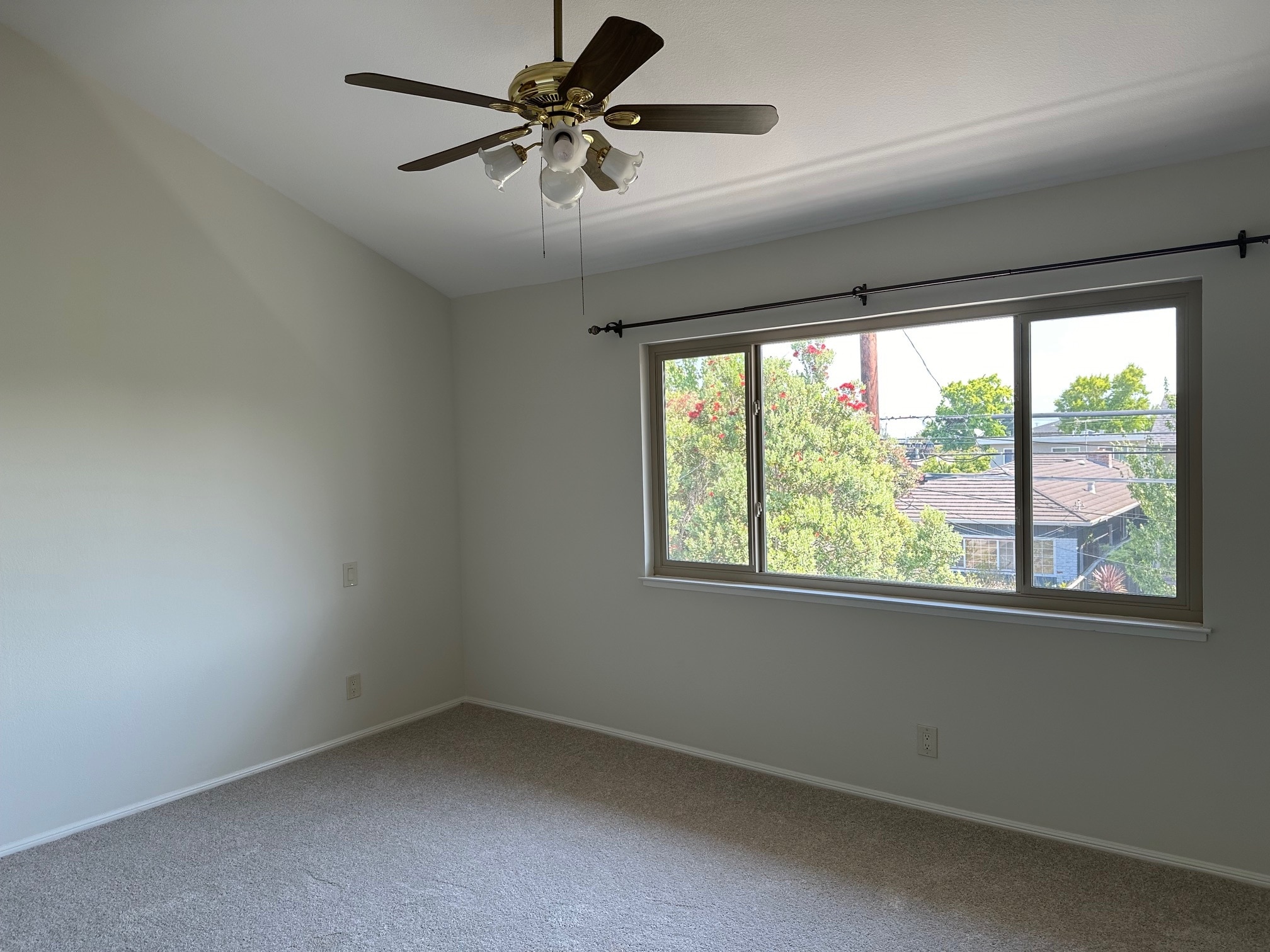 Building Photo - 1219 Paloma Ave