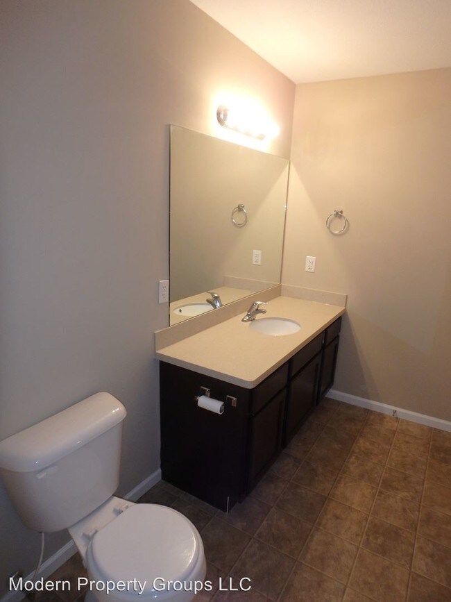 Building Photo - 203 Tyler St