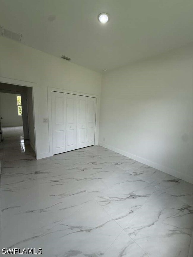 Building Photo - 723 Epps Brown St E