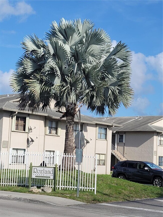Primary Photo - 15354 SW 72nd St