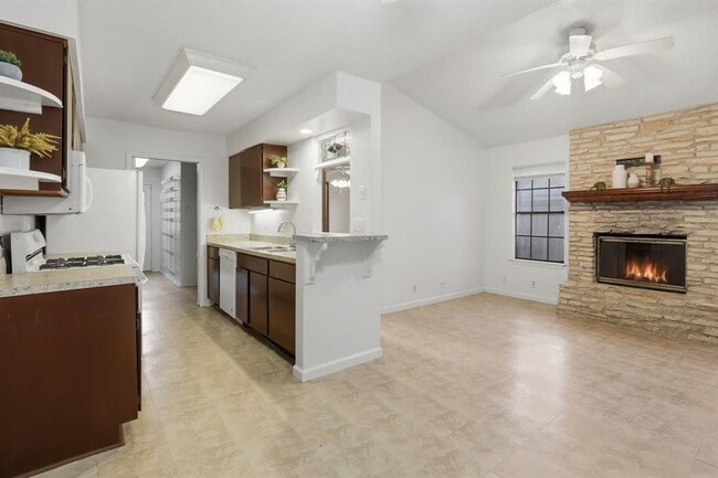 Building Photo - 12416 Deer Falls Dr