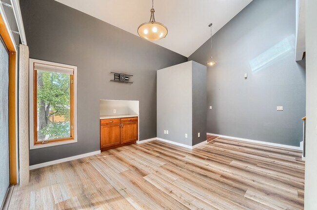 Building Photo - 2 Bedroom Condo in Boulder