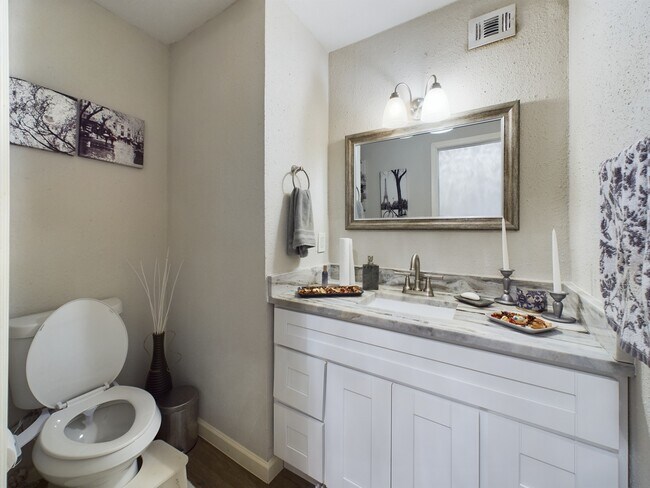 Building Photo - 9400 Doliver Dr