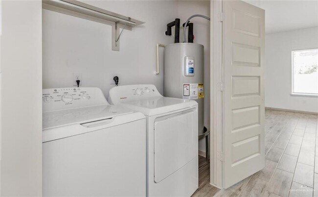 Building Photo - 10 Shavano Dr