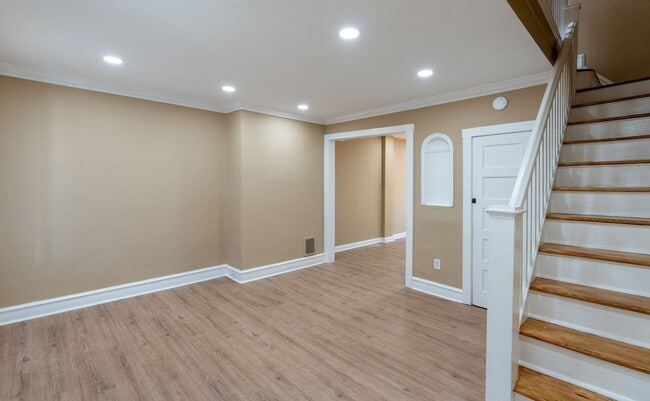 Building Photo - Newly rehabbed 3 bedroom