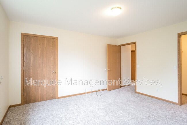 Building Photo - 213 Chateau Dr