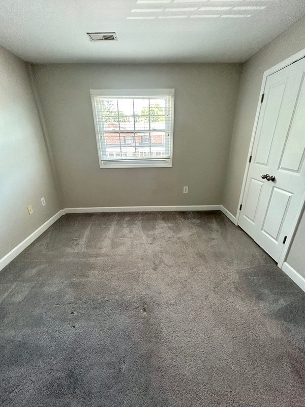 Building Photo - 1215 Green Oaks Ln