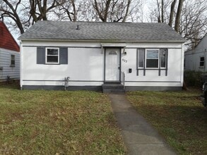 Building Photo - 903 S 45th St