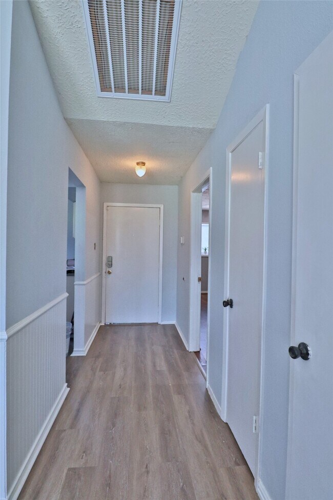 Building Photo - 2706 S Brompton Dr