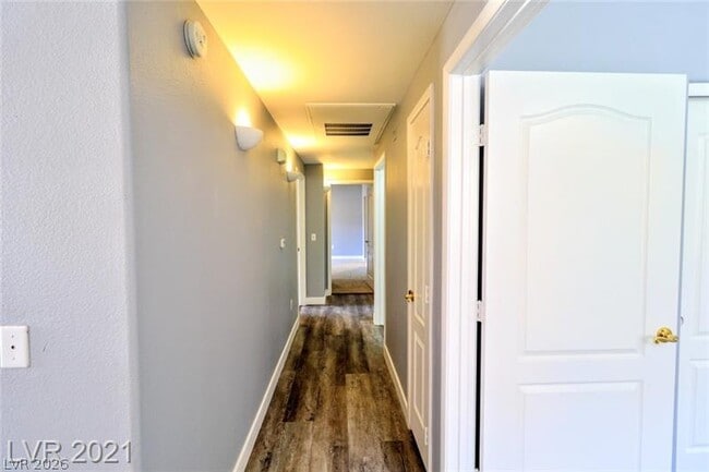 Building Photo - 9901 Trailwood Dr