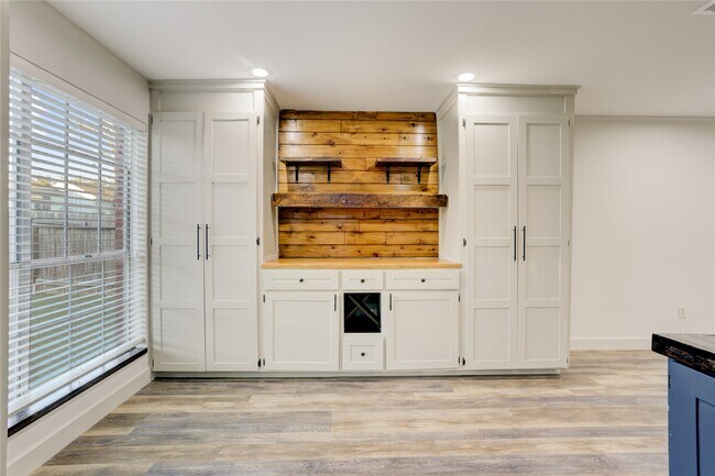 Building Photo - 3122 Rimrock Dr