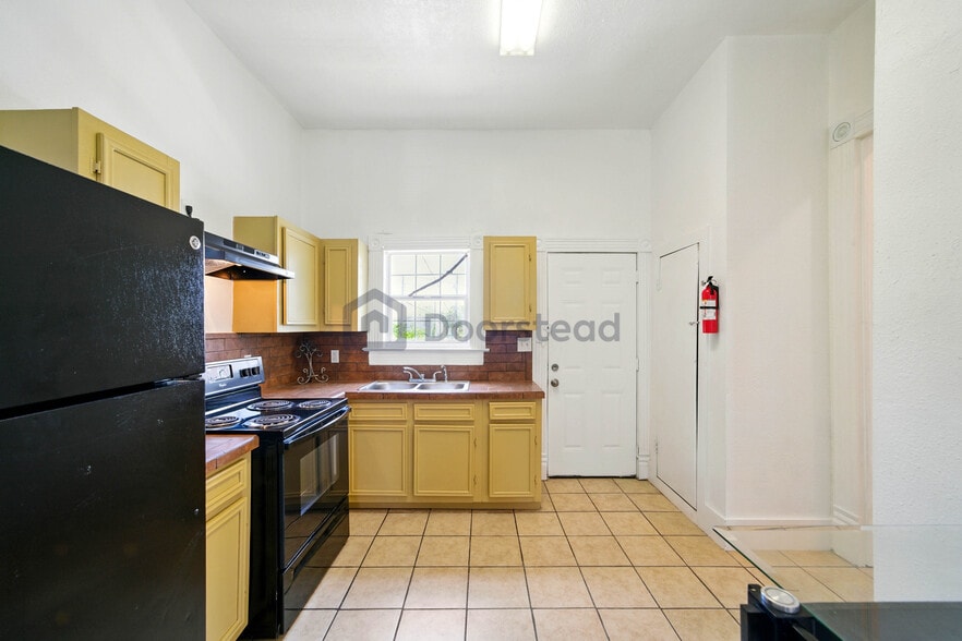 Building Photo - 814 35th St