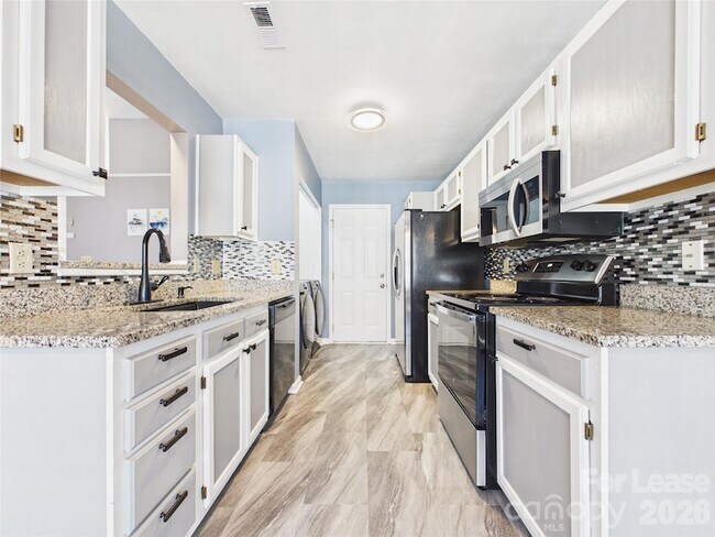 Building Photo - 14133 Walkers Crossing Dr