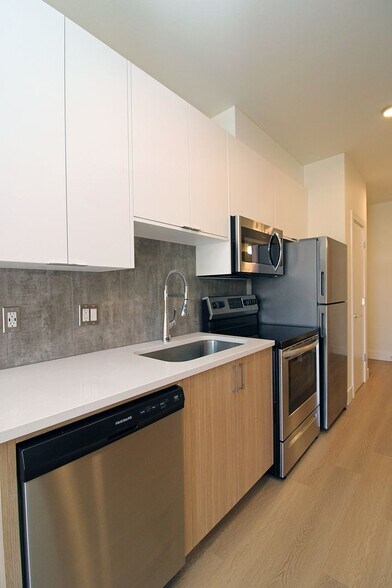 Building Photo - 8417 SW 24th Ave