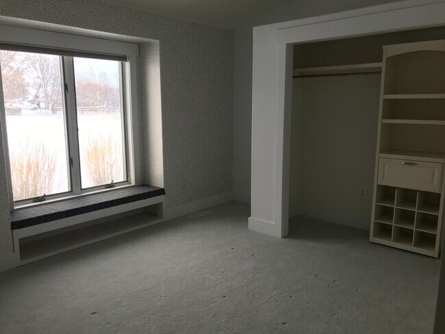 Building Photo - Beautiful 3-Bedroom Home with Modern Upgra...