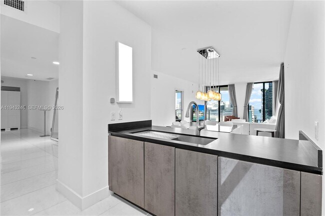 Building Photo - 1010 Brickell Ave