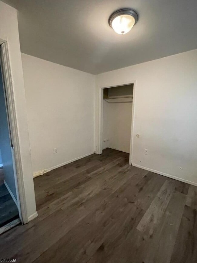 Building Photo - 644 Trumbull St