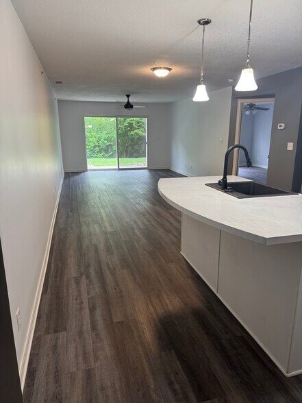 Large living room area - 5983 Boulder Vw