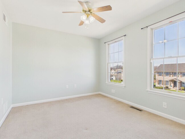 Building Photo - Gorgeous 3 Bedroom Single Family