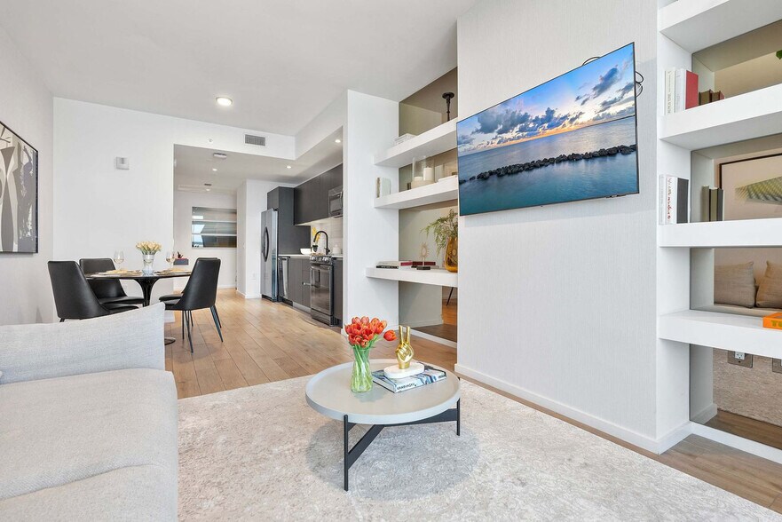 Building Photo - 398 NE 5th St