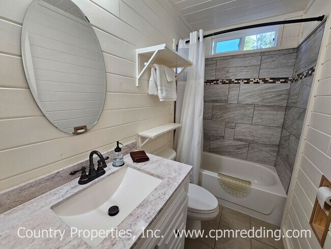 Building Photo - Country Living with 4 Bedrooms plus an Office!