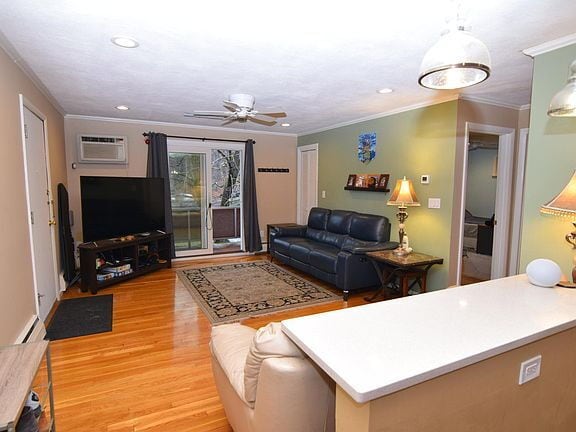 Building Photo - 63 Lionel Ave