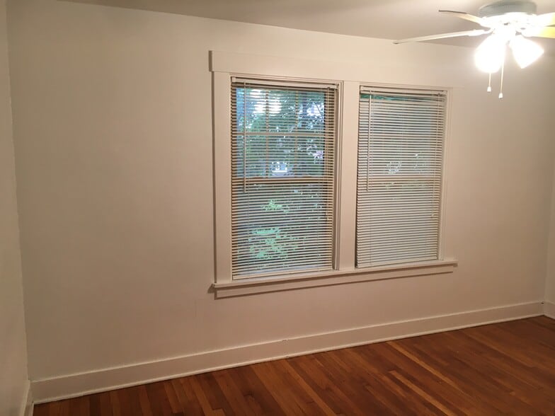 Building Photo - 912 Kennebec St