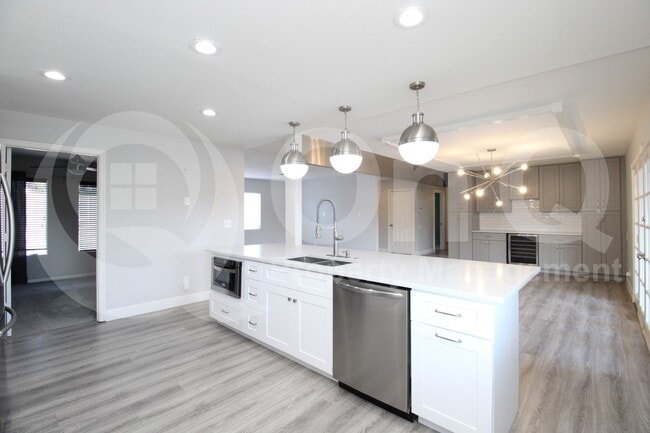 Building Photo - 6149 E Delcoa Ave