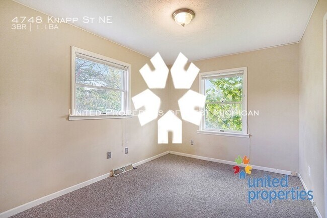 Building Photo - 4748 Knapp St NE