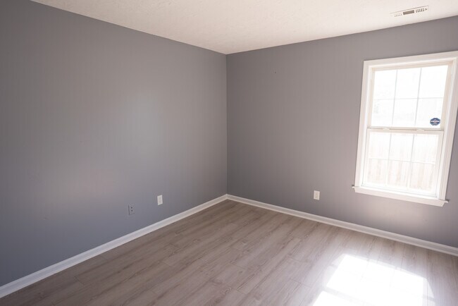 bedroom 2 - 1905 Elsie Cir NE