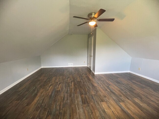 Building Photo - Updated 2 bedroom house for rent in the South Side !