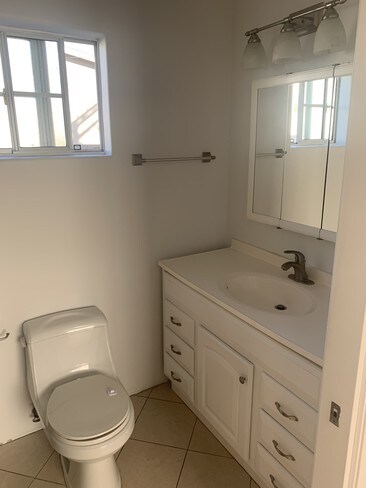 Building Photo - 1754 N Alexandria Ave