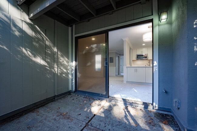 Marquee 1804N patio2 (1) - Marquee at Diablo Pines