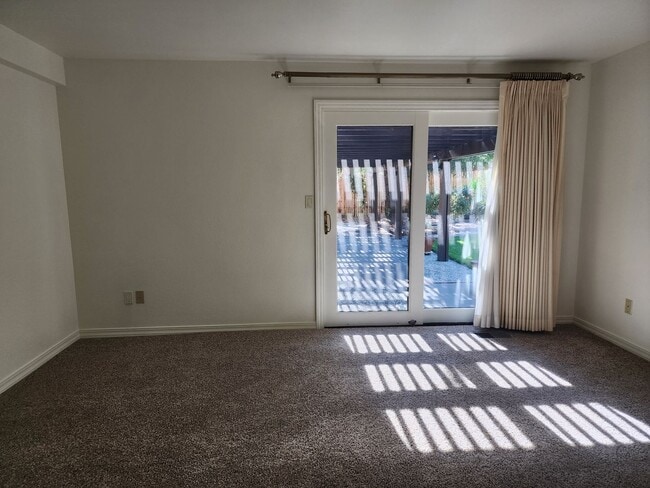 Building Photo - 4 bedroom home off of Mayberry Dr in Reno