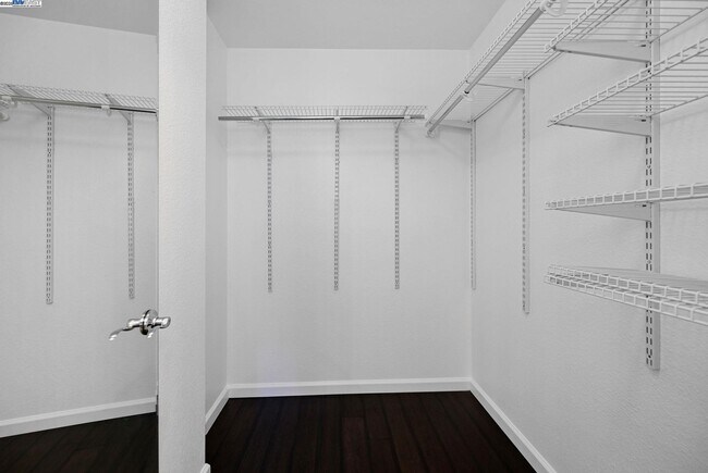 Building Photo - 166 Blackstone Dr
