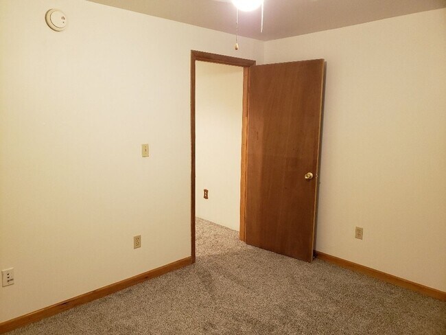 Building Photo - Very nice 4 bedroom, 3 bath home near Palmer Park